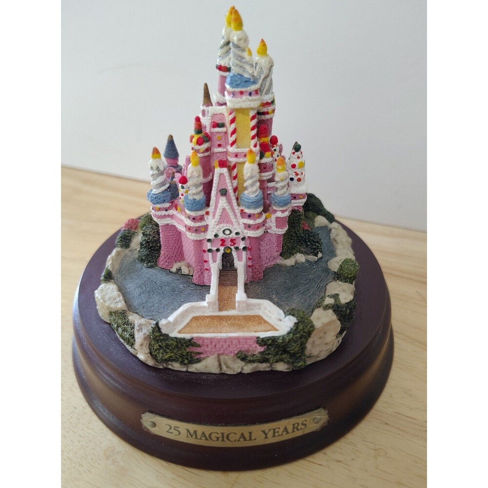 The Art Of Disney 25 Magical Years 1971-1996 CINDERELLA Castle Figurine 1997 Anv